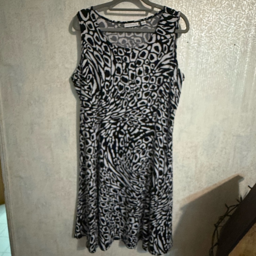 Susan Graver Black and White Animal Print Midi Dress, Sz Medium, Polyester Blend